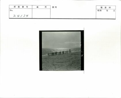 海边沙滩聚会多云天空.jpg