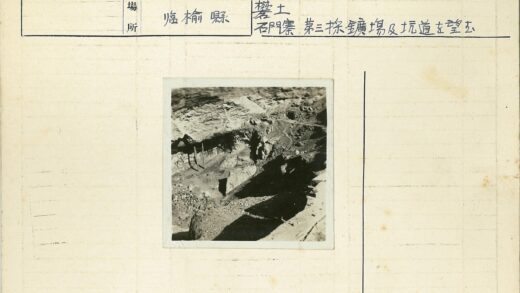 深挖岩石景观与木构阴影.jpg