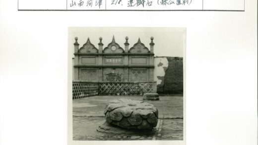 深褐色庭院石雕建筑特写.jpg