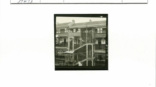 混凝土木结构多层建筑阳台楼梯.jpg