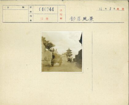清末街景黄包车与宝塔.jpg