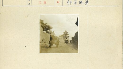 清末街景黄包车与宝塔.jpg