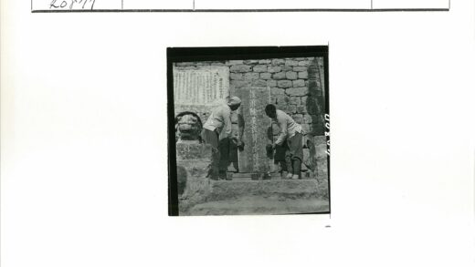 清理石碑与狮子雕像工作照.jpg
