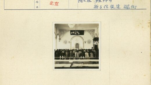 清真寺内祈祷场景.jpg