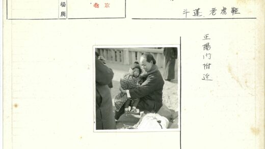 温馨亲子时光户外合影.jpg