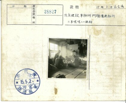 温馨家庭聚餐木地板房间.jpg