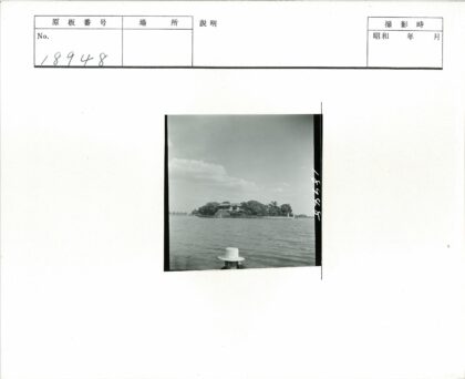 湖心岛戴帽人景.jpg