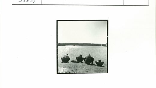 湖畔三人野餐时光.jpg