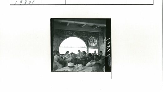 湖畔亭中茶话会.jpg