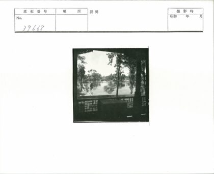 湖畔亭影与古建风光.jpg
