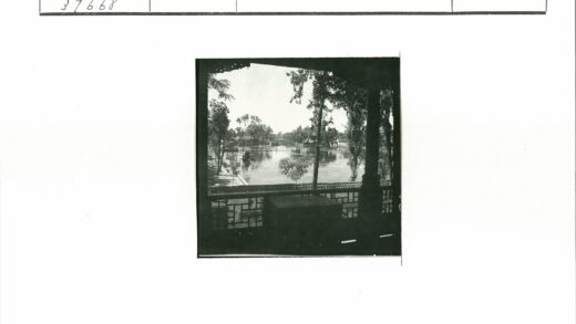 湖畔亭影与古建风光.jpg