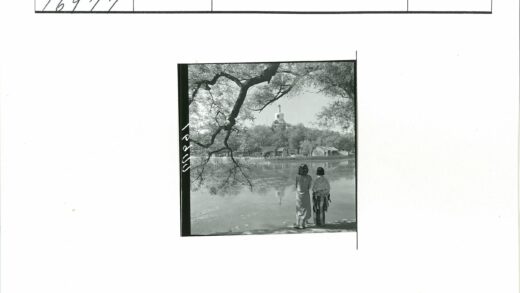 湖畔塔影与双姝.jpg
