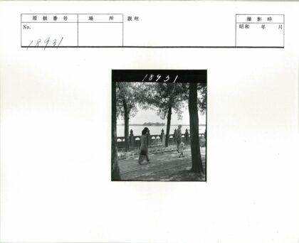 湖畔小径与石栏桥景.jpg