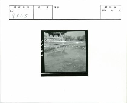 湖畔展馆冬景树木建筑.jpg