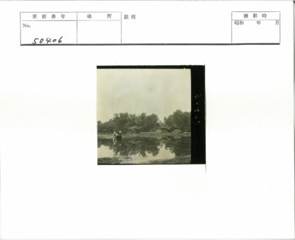 湖畔泛舟与古建筑风光.jpg