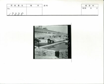 湖畔石墙建筑景观.jpg