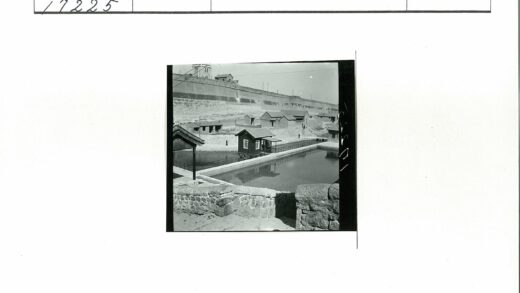湖畔石墙建筑景观.jpg