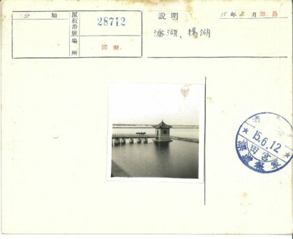 湖畔石桥与牛传统亭子风景.jpg