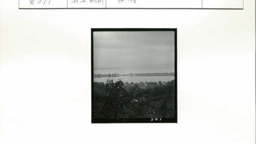 湖畔绿荫住宅风光.jpg