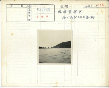湖畔远眺三高楼与丘陵.jpg