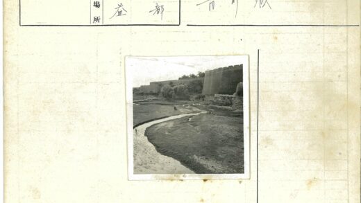 溪流马行石堡绿林景.jpg