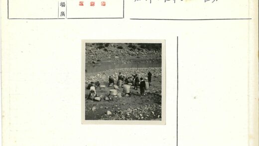 溪边岩石烹饪工作场景.jpg