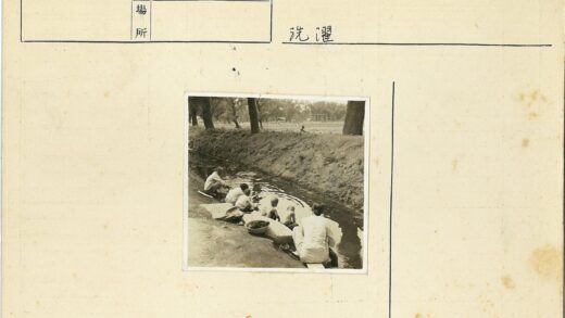 溪边洗衣沐浴的乡村生活.jpg