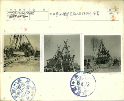 火车团队协作搭建木制支撑结构.jpg