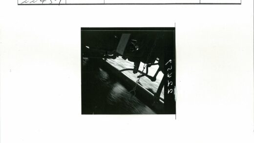 火车底盘部件特写链条螺栓轨道.jpg