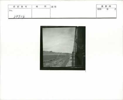 火车窗外田野云景.jpg