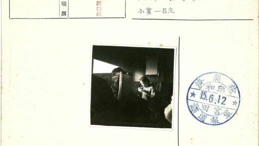 火车窗边夜读剪影.jpg