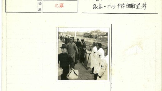 火车站制服人员执勤场景.jpg