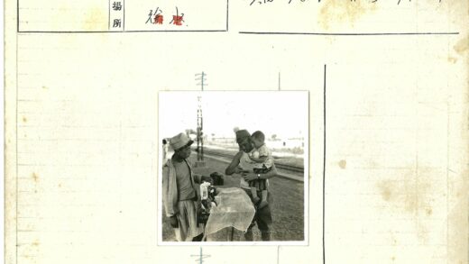 火车站小贩与父子购物场景.jpg
