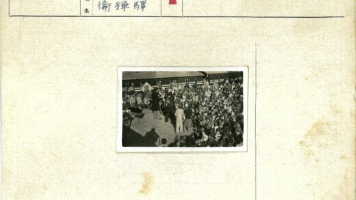 火车站群众集会演讲历史场景.jpg