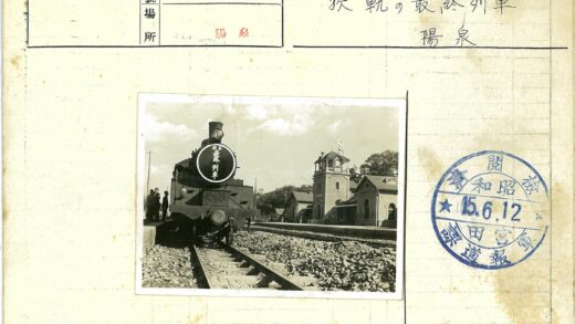 火车站蒸汽机车与钟楼.jpg