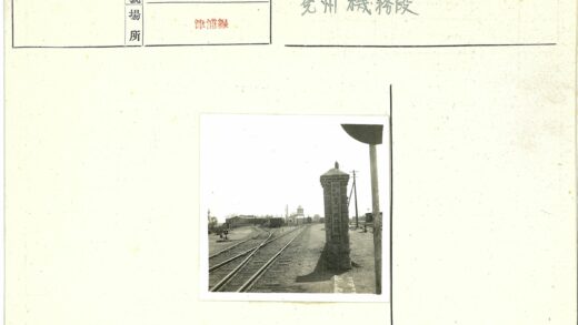 火车站铁轨货车石柱水塔景观.jpg