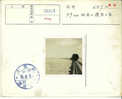 火车过水域铁路桥.jpg
