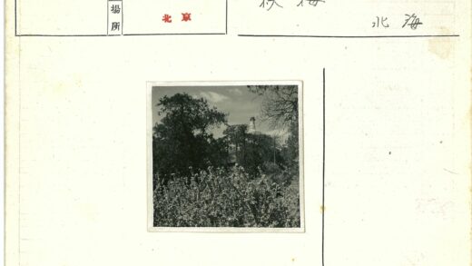 灯塔与多云天空.jpg