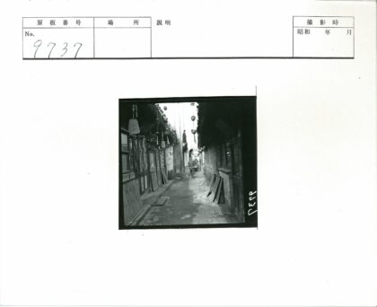 灯笼小巷传统建筑街景.jpg