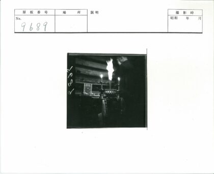 烛台火焰与人物背景画.jpg
