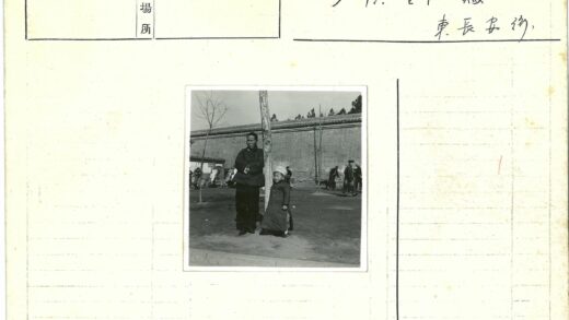 父子与树旁黄包车人群.jpg