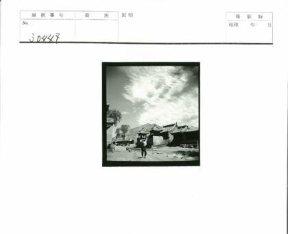 父子山村传统建筑远眺.jpg