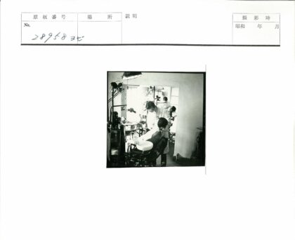 牙科医生团队诊治患者工作照.jpg