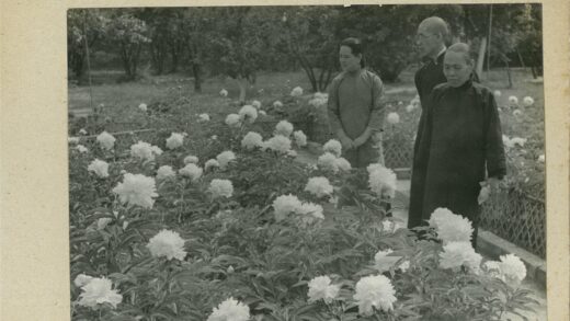 牡丹花园中三人合影.jpg