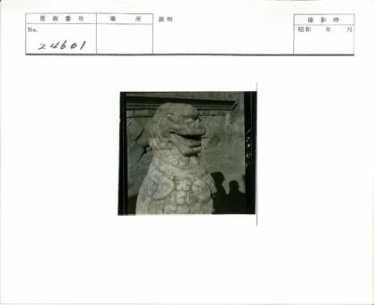 狮身人面像石雕与钻石砖墙.jpg