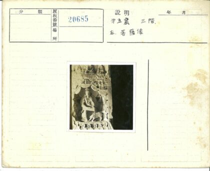 王冠人物石雕与装饰细节.jpg