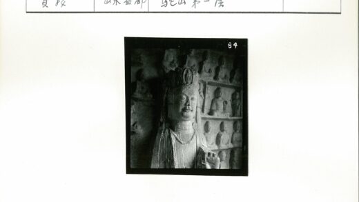 王冠石像与墙雕群像.jpg