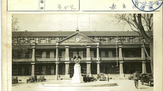 环形路口时钟大楼秋景.jpg