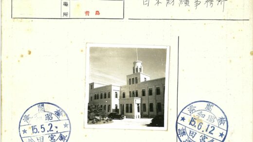 现代主义建筑与景观前停车.jpg
