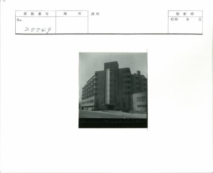 现代建筑玻璃中庭与弧形阳台设计.jpg
